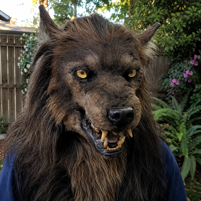 Wolf mask with movable jaw and ears